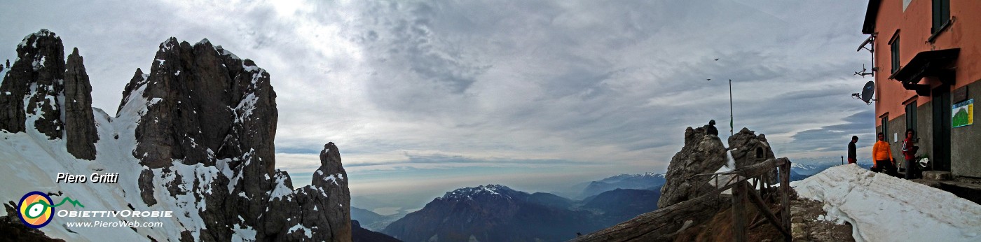 60 Panoramica al Rif. Rosalba....jpg